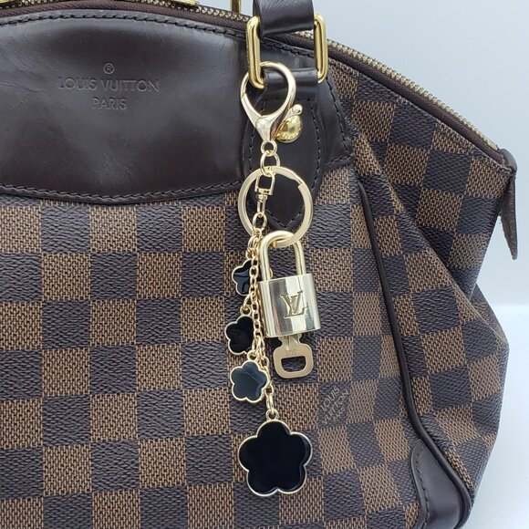 Authentic Louis Vuitton Lock & Key with Unbranded Flower Charm, Keychain - Picture 2 of 10